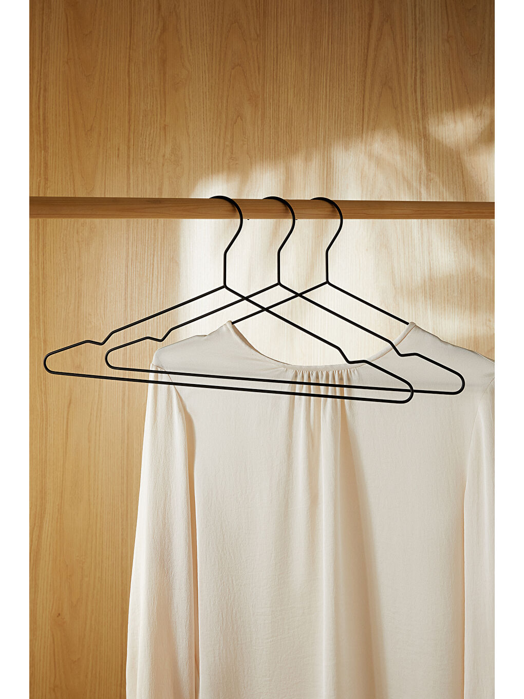 3'lü Mat Siyah Renk Kauçuk Kaplamalı Metal Giysi Askısı 20.50 x 42 x 0.3 cm