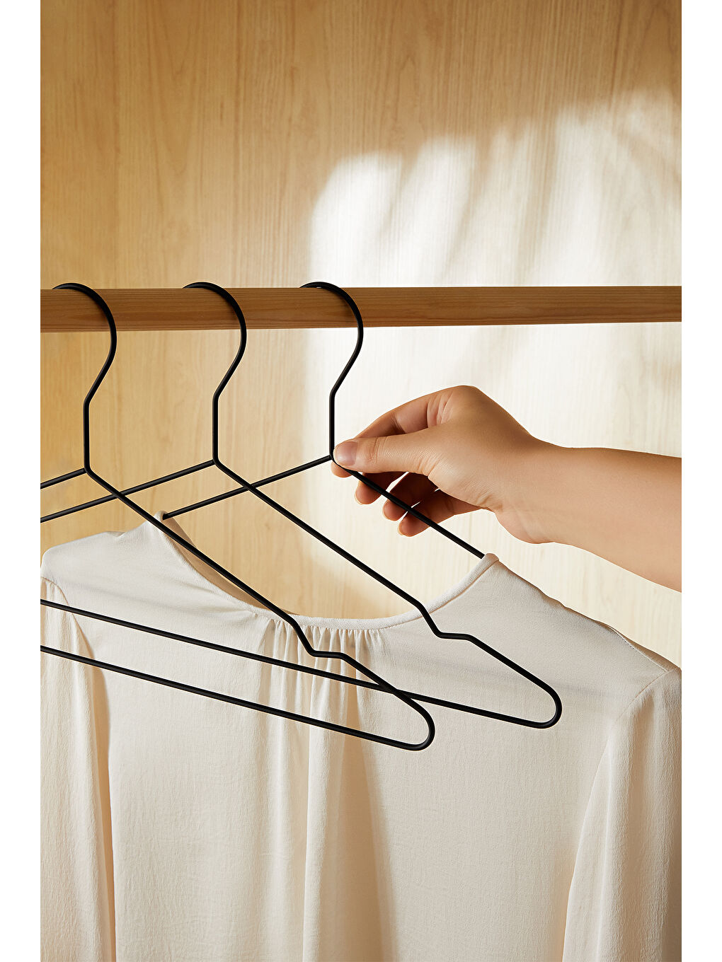 3'lü Mat Siyah Renk Kauçuk Kaplamalı Metal Giysi Askısı 20.50 x 42 x 0.3 cm-1