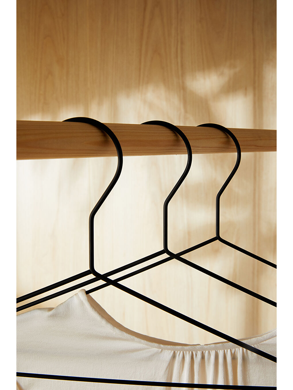 3'lü Mat Siyah Renk Kauçuk Kaplamalı Metal Giysi Askısı 20.50 x 42 x 0.3 cm-2