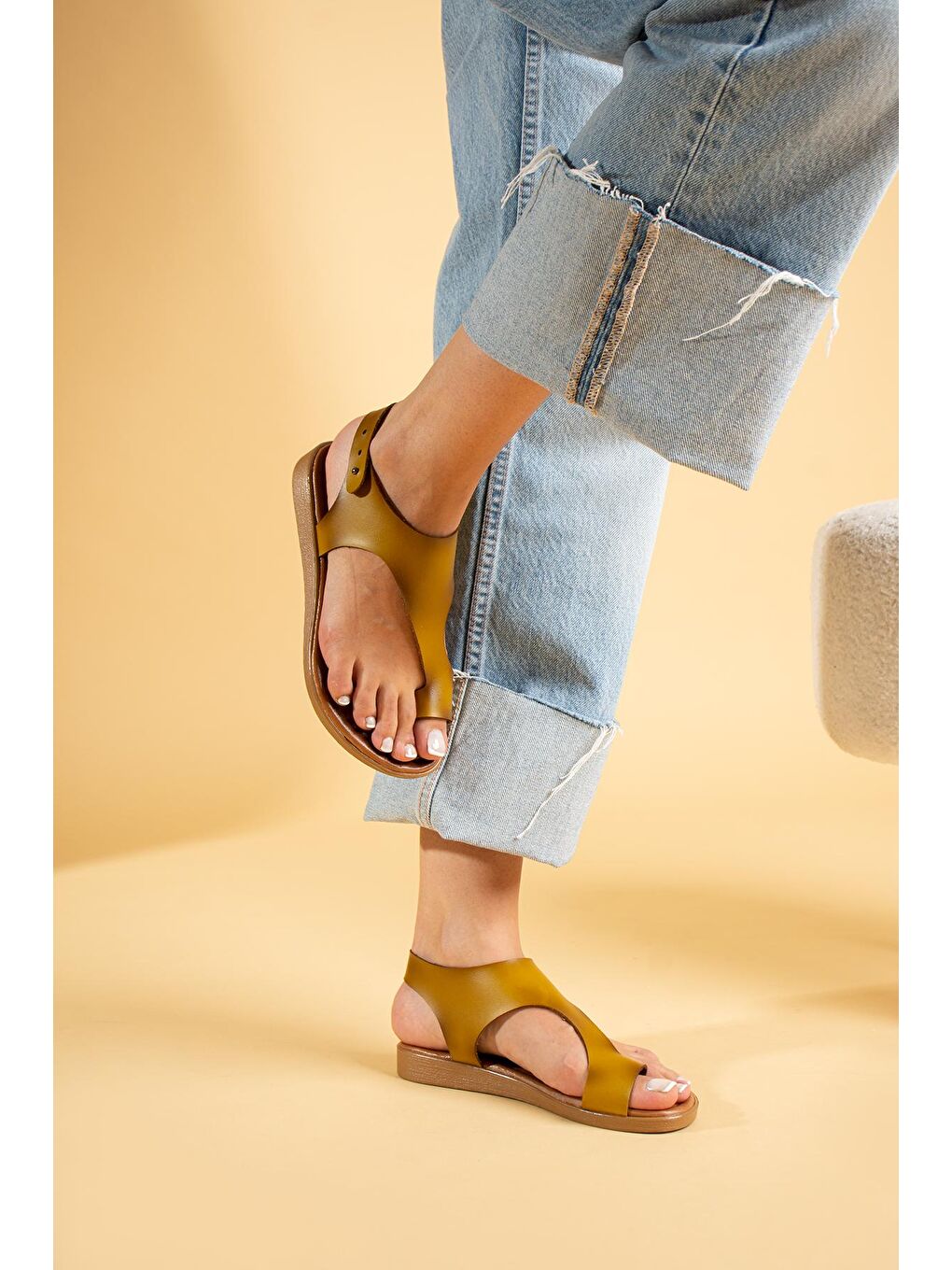 Sarı Parmak Arası Kadın Sandalet 51-837-23-1