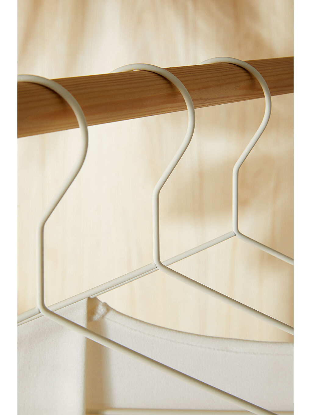 3'lü Mat Beyaz Renk Kauçuk Kaplamalı Metal Giysi Askısı 20.50 x 42 x 0.3 cm-2