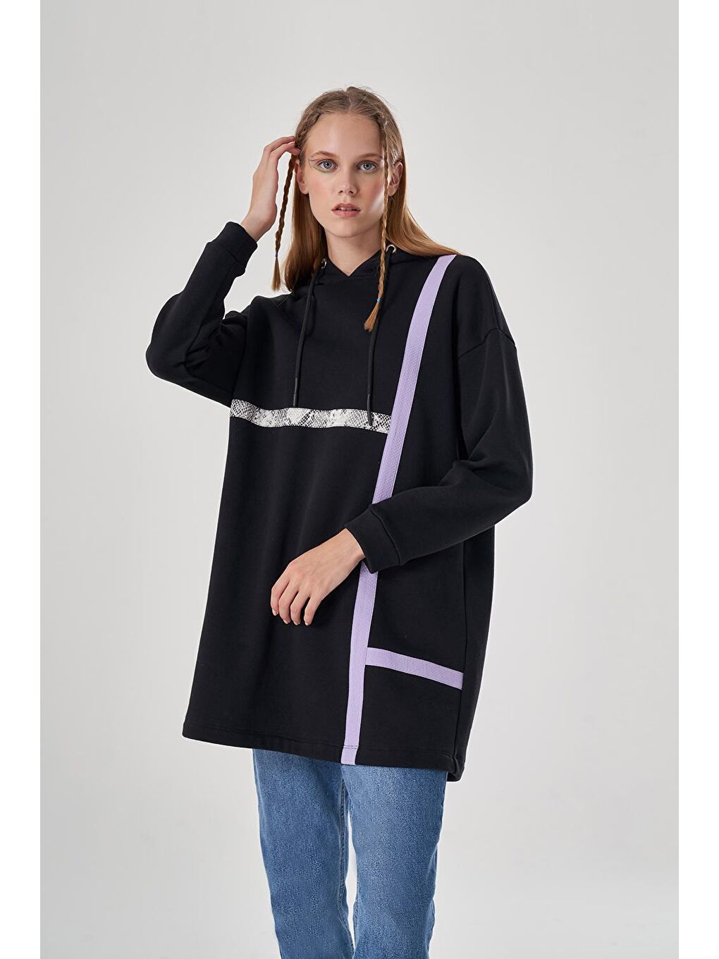 Renk Biyeli kapüşonlu Siyah Sweatshirt-1