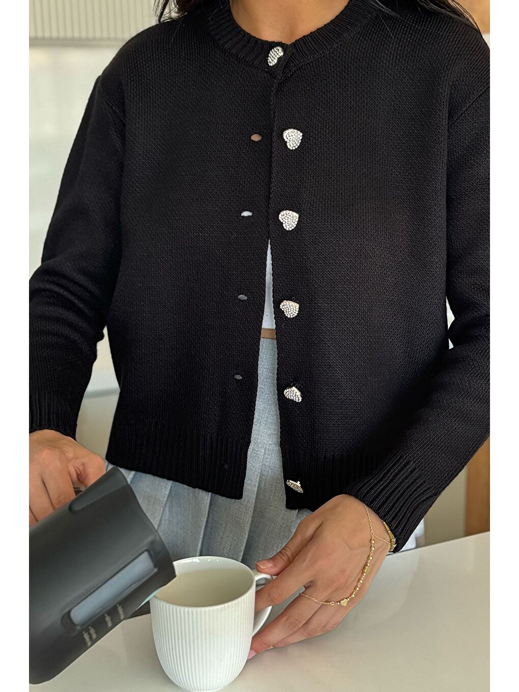 Siyah Kadın Taşlı Kalp Figürlü Düğmeli Triko Hırka-1