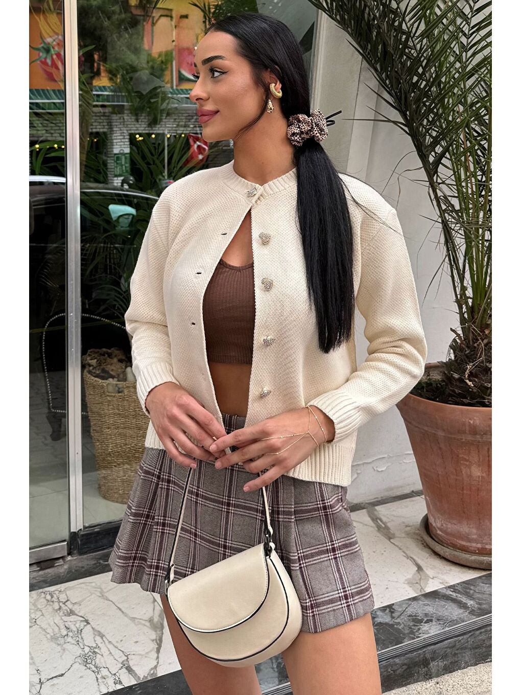 Ekru Kadın Taşlı Kalp Figürlü Düğmeli Triko Hırka