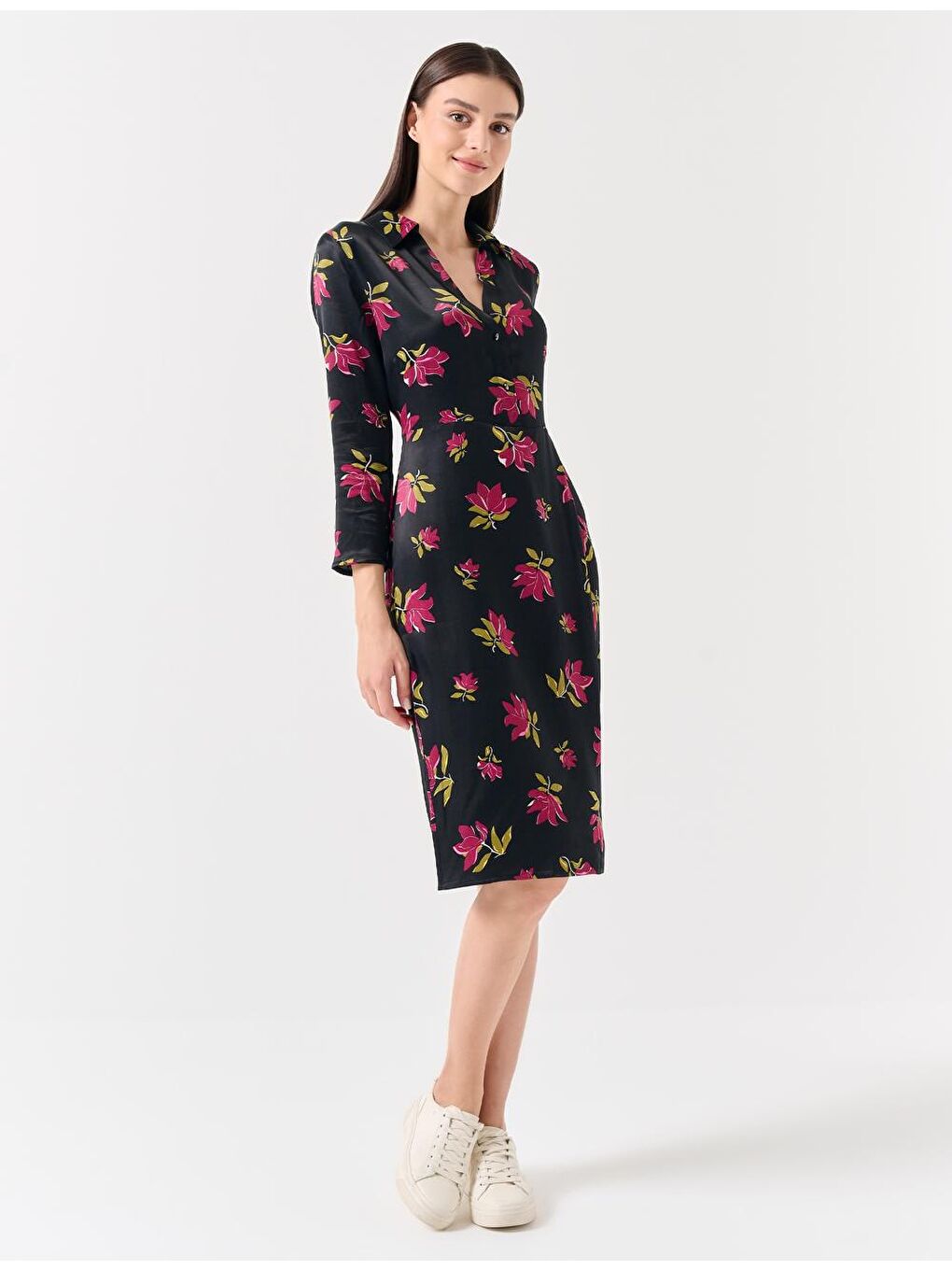 Siyah Dar Kesim Dik Yaka Uzun Kollu Desenli Saten Elbise