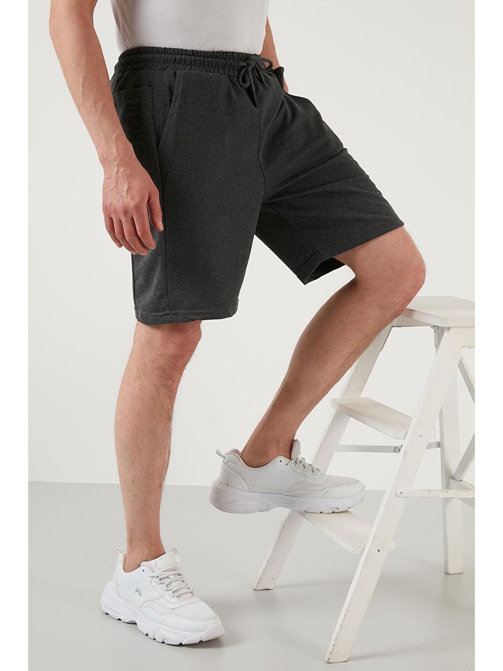 Antrasit Pamuklu Elastik Bel Bantlı Cepli Şort 568B801