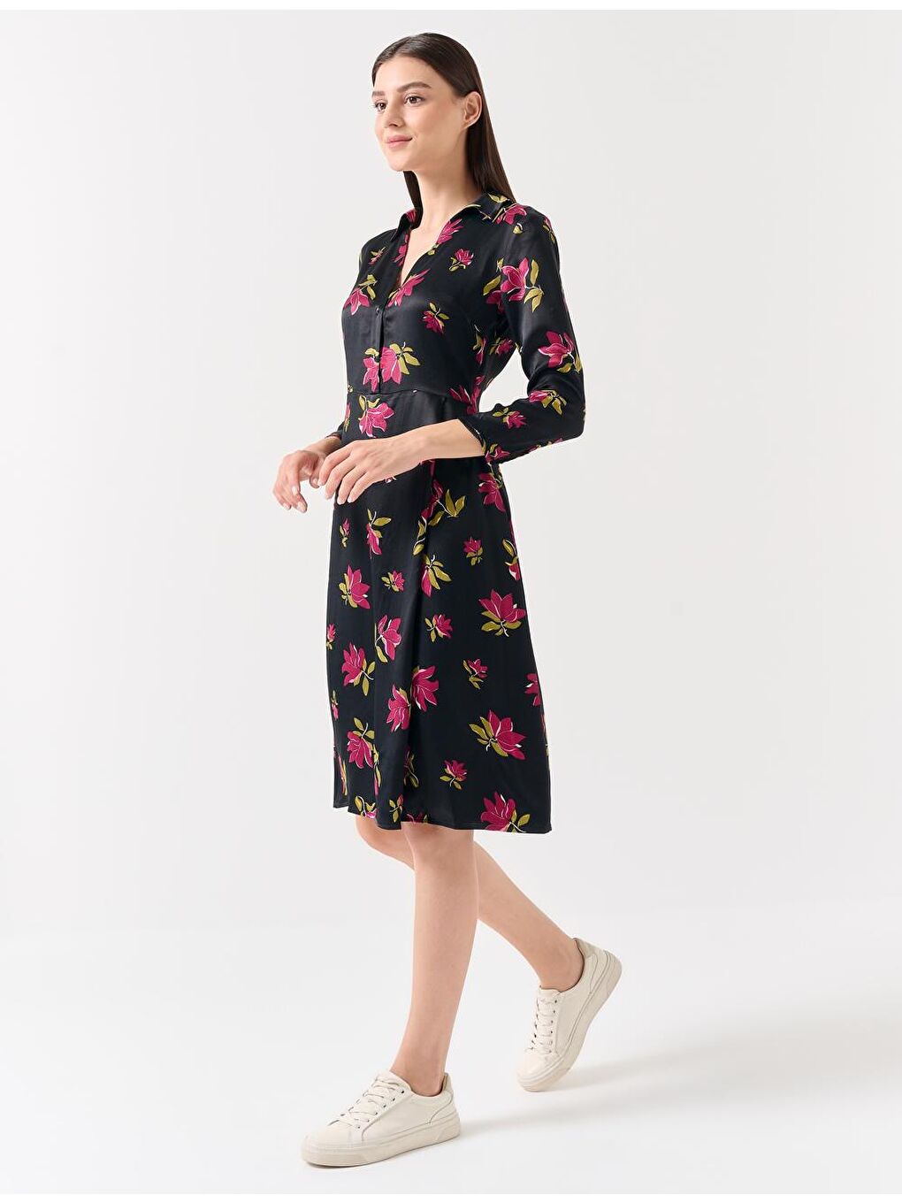 Siyah Dar Kesim Dik Yaka Uzun Kollu Desenli Saten Elbise-1