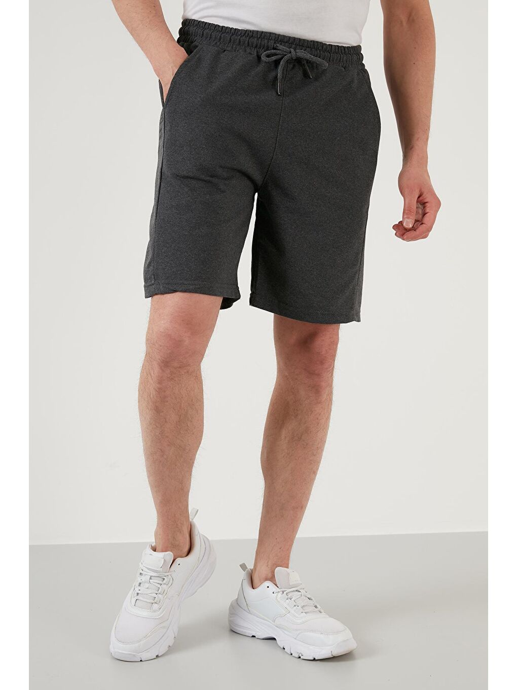 Antrasit Pamuklu Elastik Bel Bantlı Cepli Şort 568B801-1