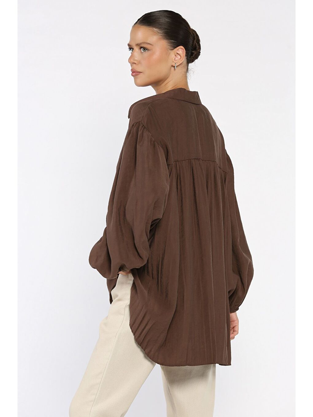 Kahverengi Pile Detaylı Kadın Salaş Gömlek-2