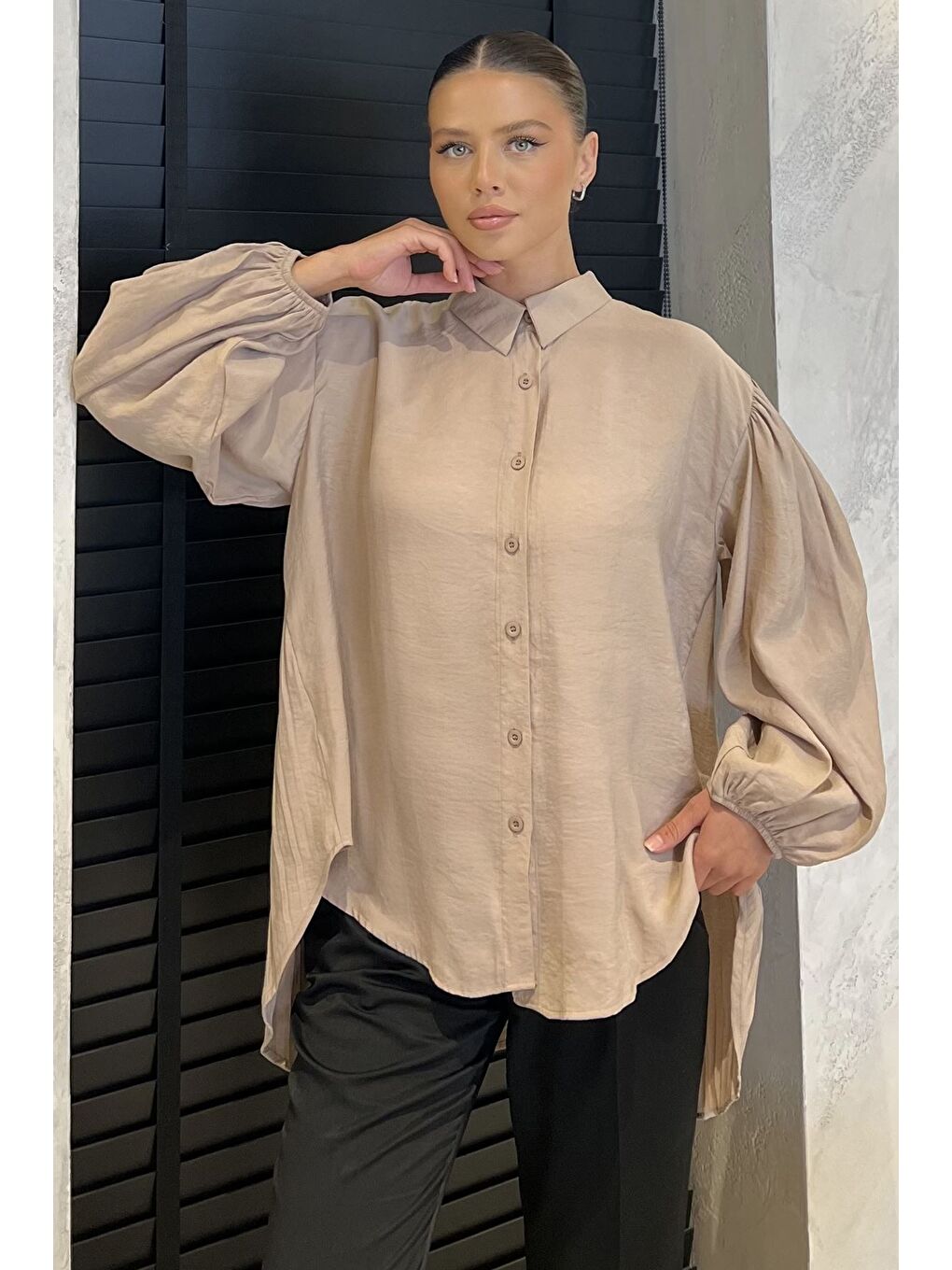 Bej Pile Detaylı Kadın Salaş Gömlek-1