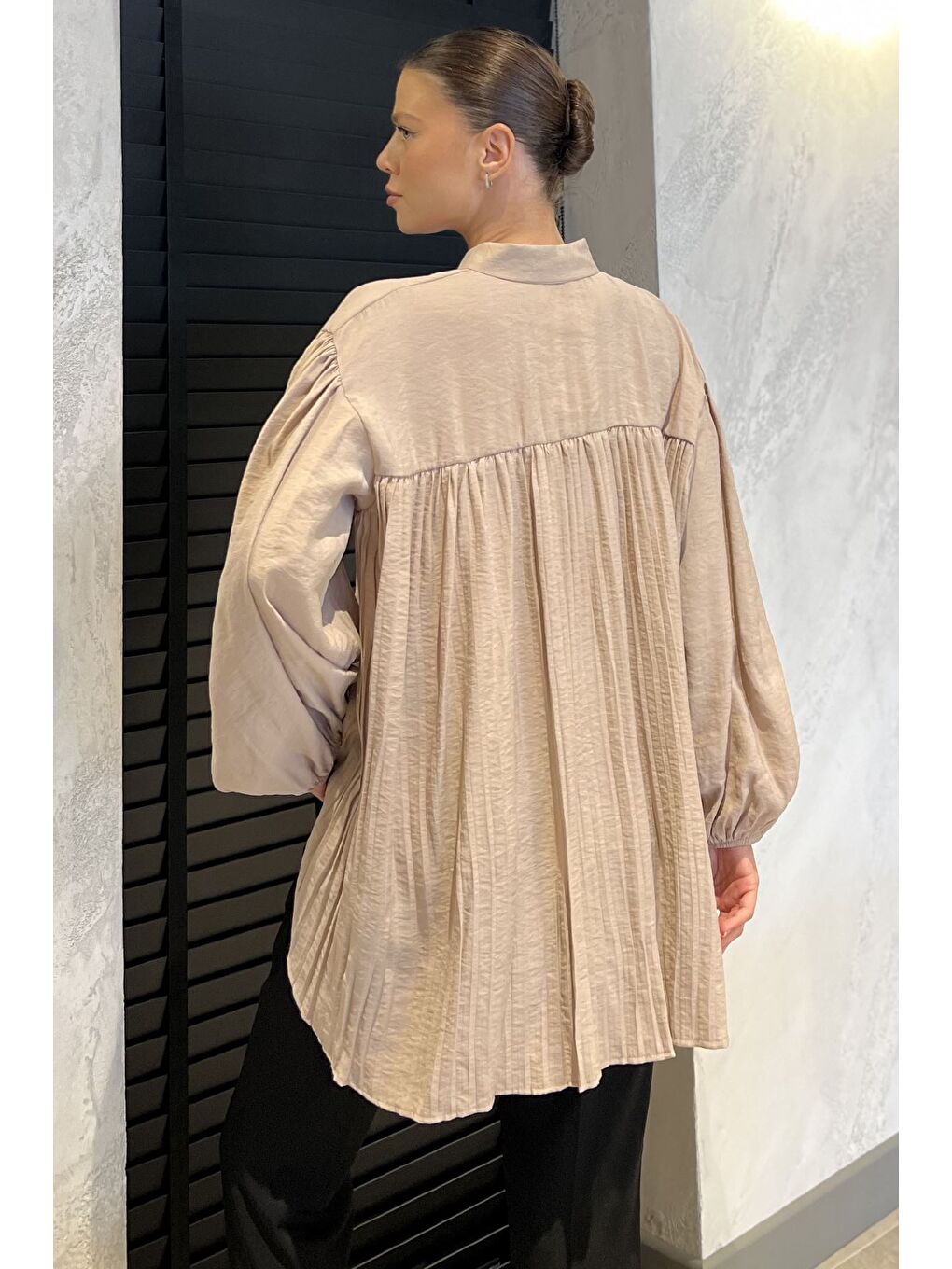 Bej Pile Detaylı Kadın Salaş Gömlek-2