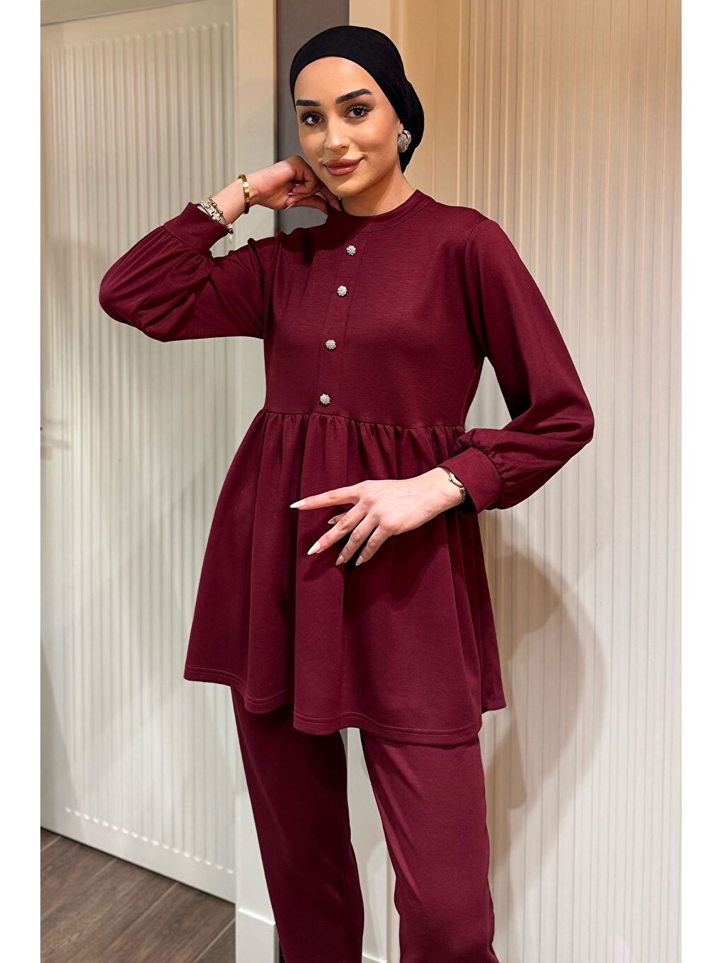 Bordo Kadın Taşlı Düğmeli Fırfırlı Tunik Pantolon Tesettür İkili Takım-1