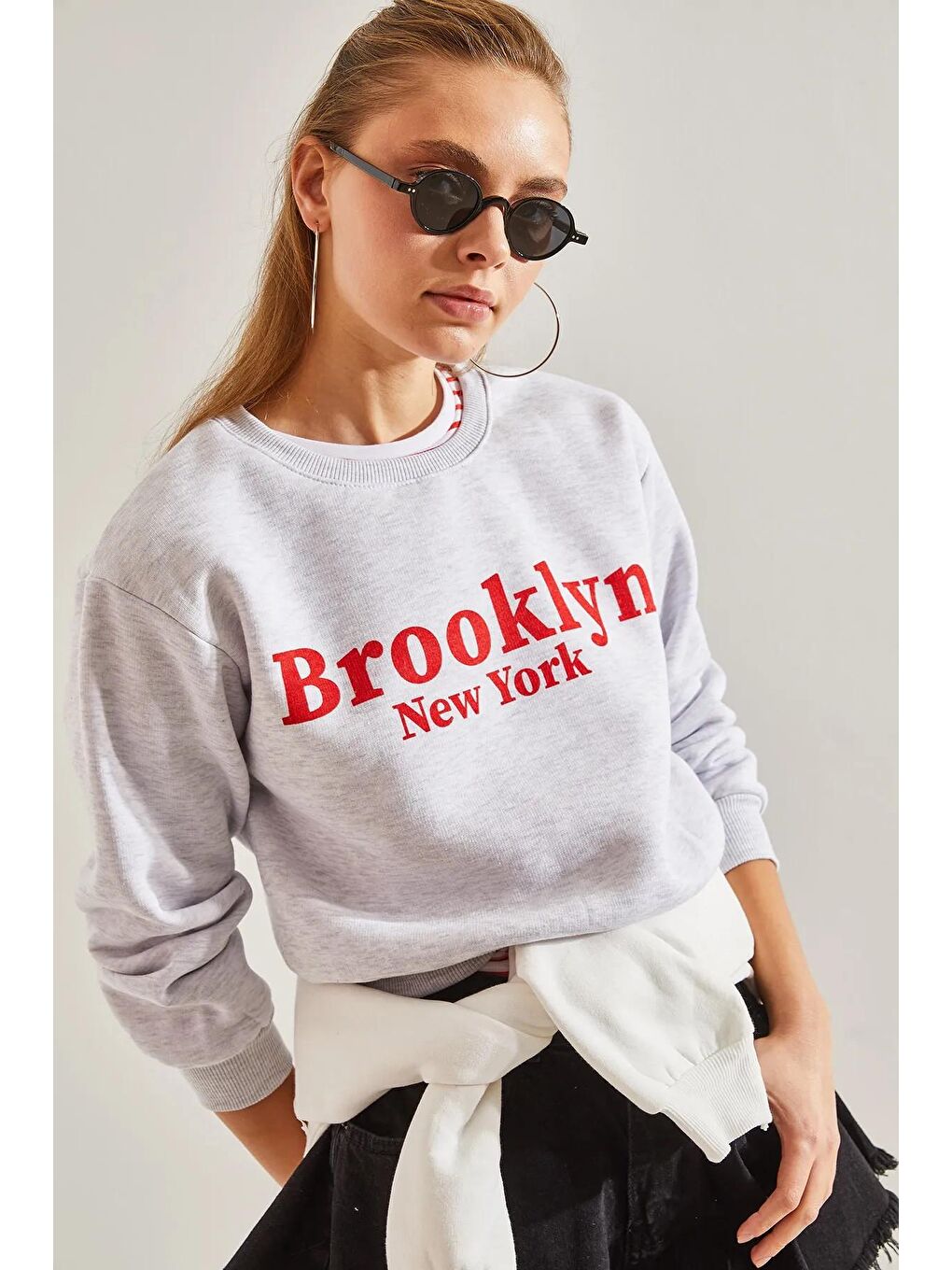 SHADE Gri Kadın Kapişonlu Baskılı Üç İplik Crop Sweatshirt