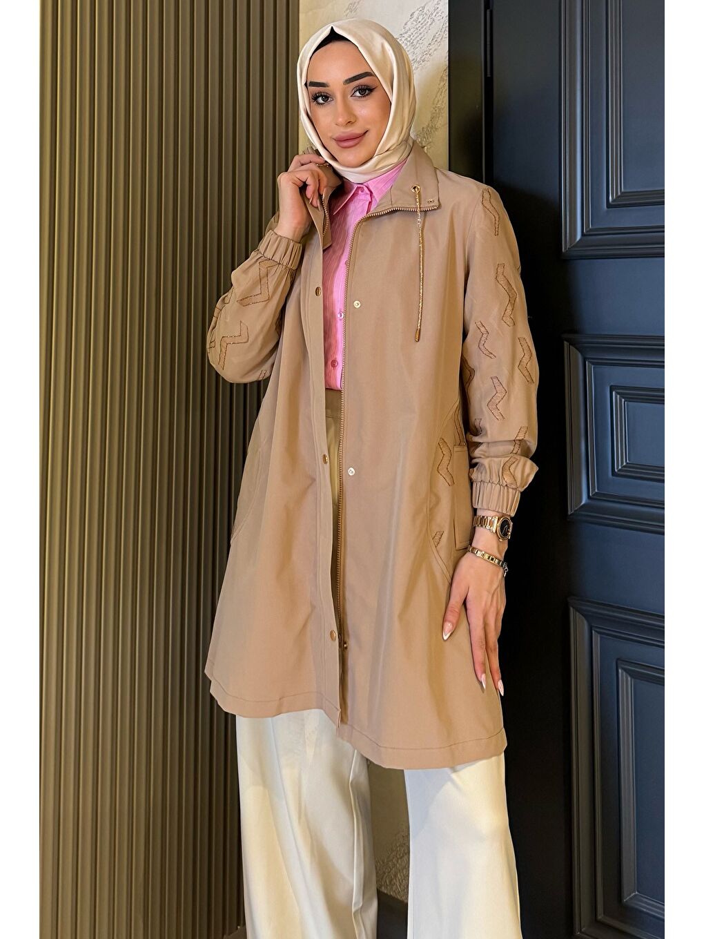 Bej Kadın Kol İşleme Detaylı Cepli Tesettür Trençkot-2