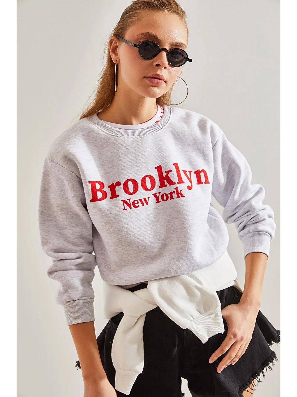 SHADE Gri Kadın Kapişonlu Baskılı Üç İplik Crop Sweatshirt - 1