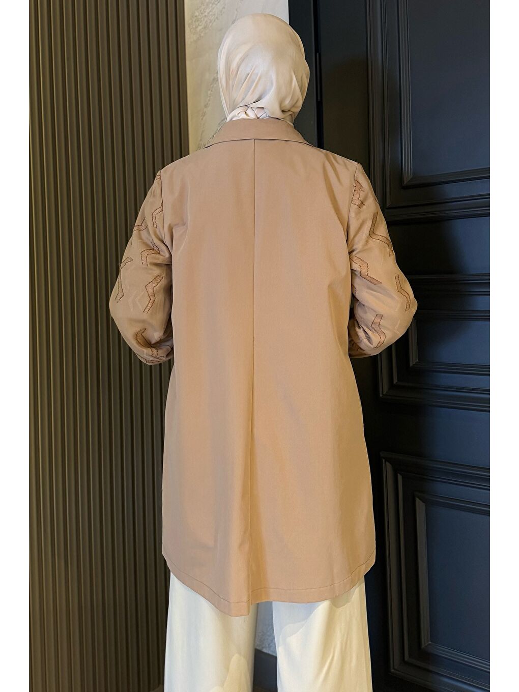 Bej Kadın Kol İşleme Detaylı Cepli Tesettür Trençkot-6