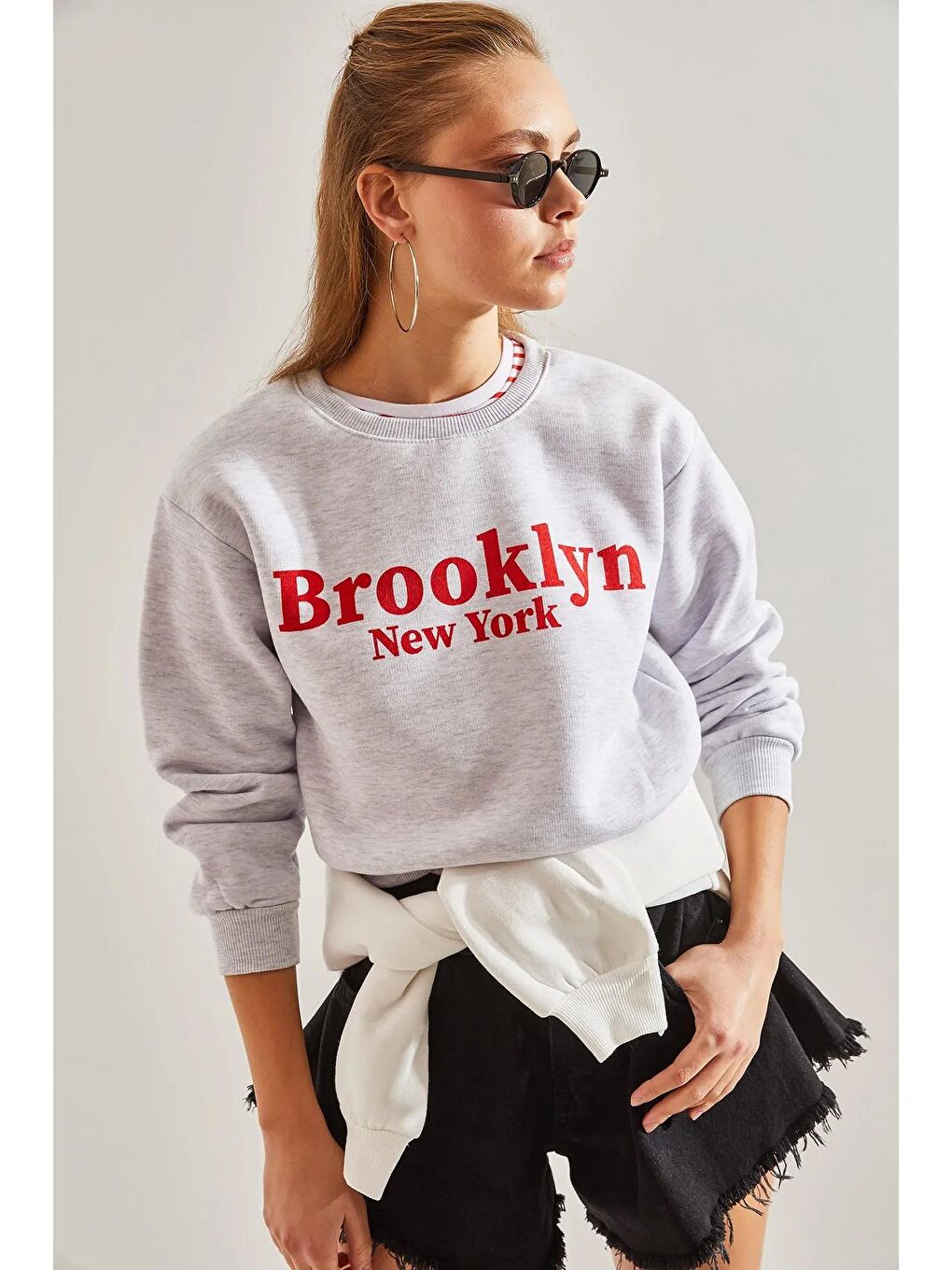 SHADE Gri Kadın Kapişonlu Baskılı Üç İplik Crop Sweatshirt - 2