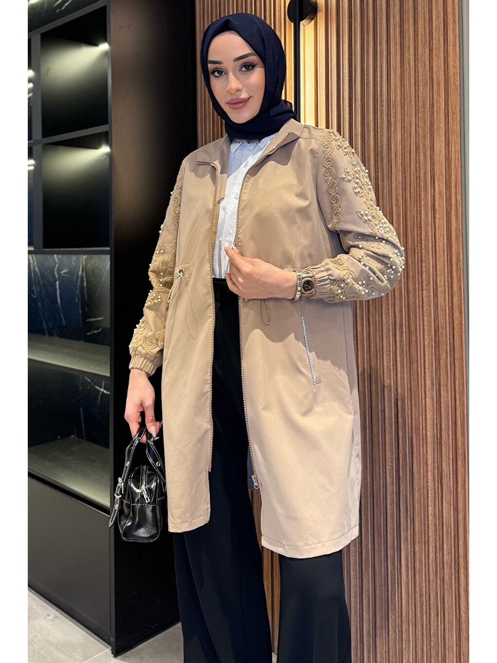 Bej Kadın İnci Ve Taş İşlemeli Bel Büzgülü Tesettür Trençkot