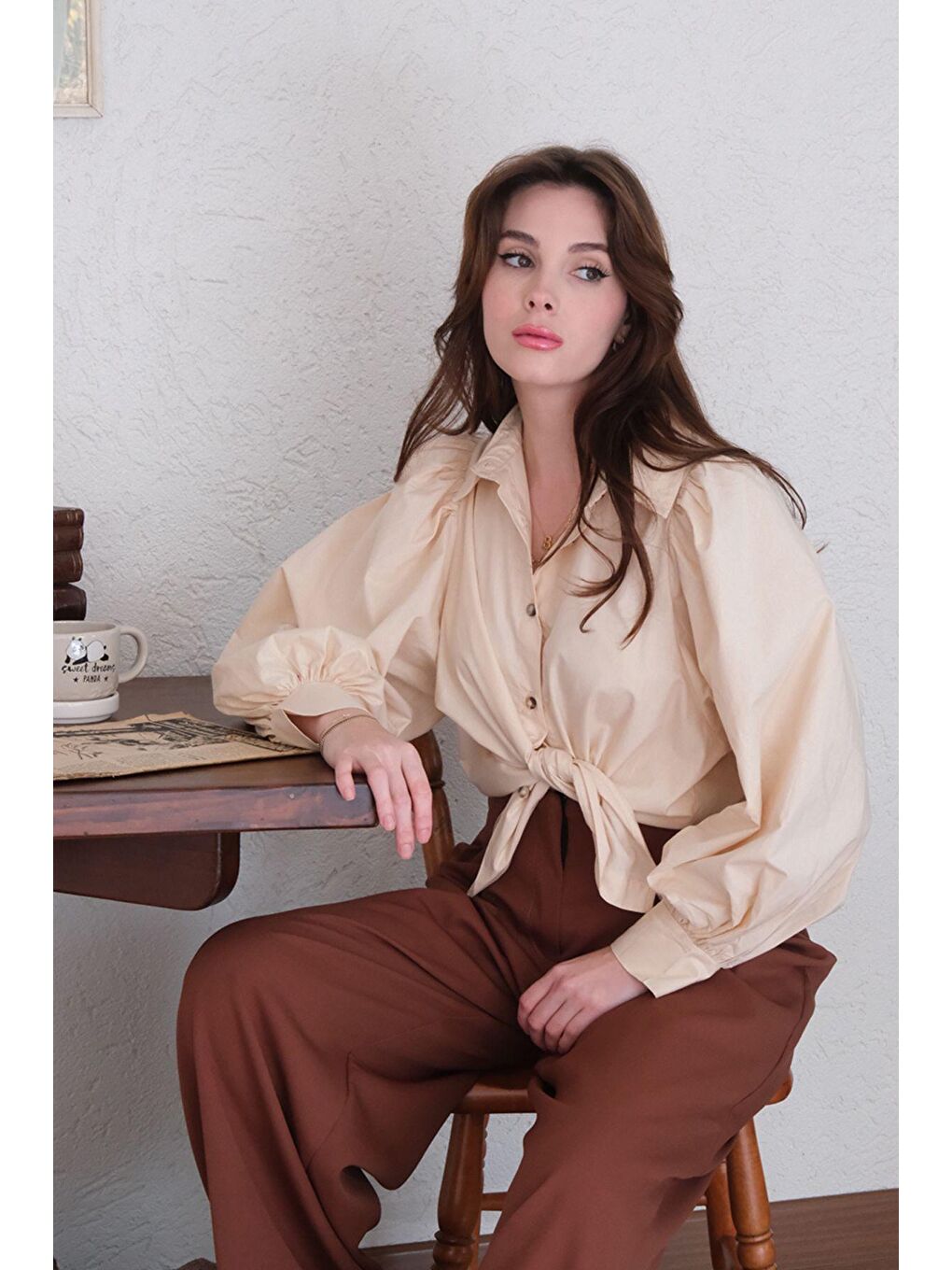 Ekru Krem Klasik Yaka Crop Gömlek-1