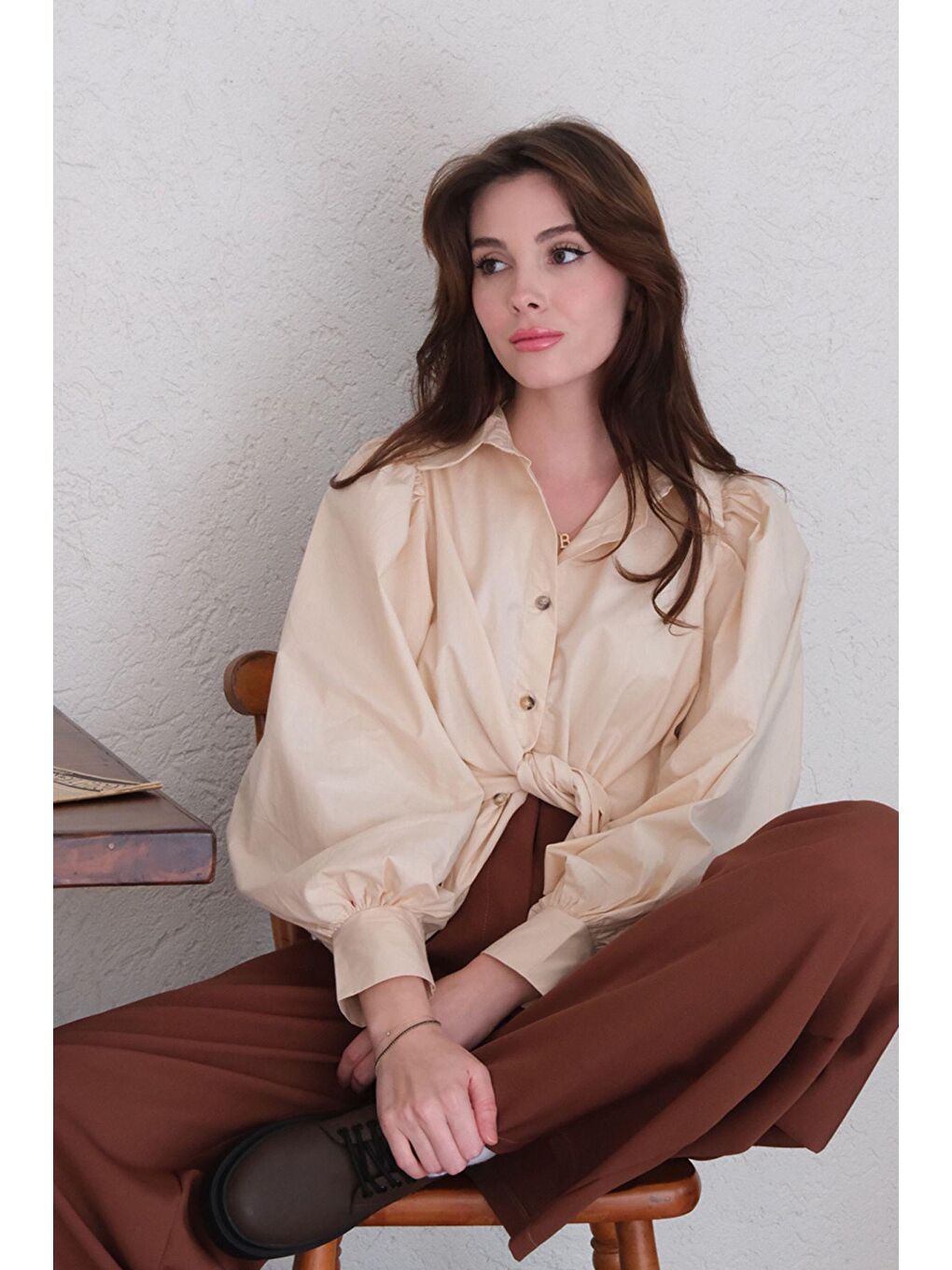 Ekru Krem Klasik Yaka Crop Gömlek-3