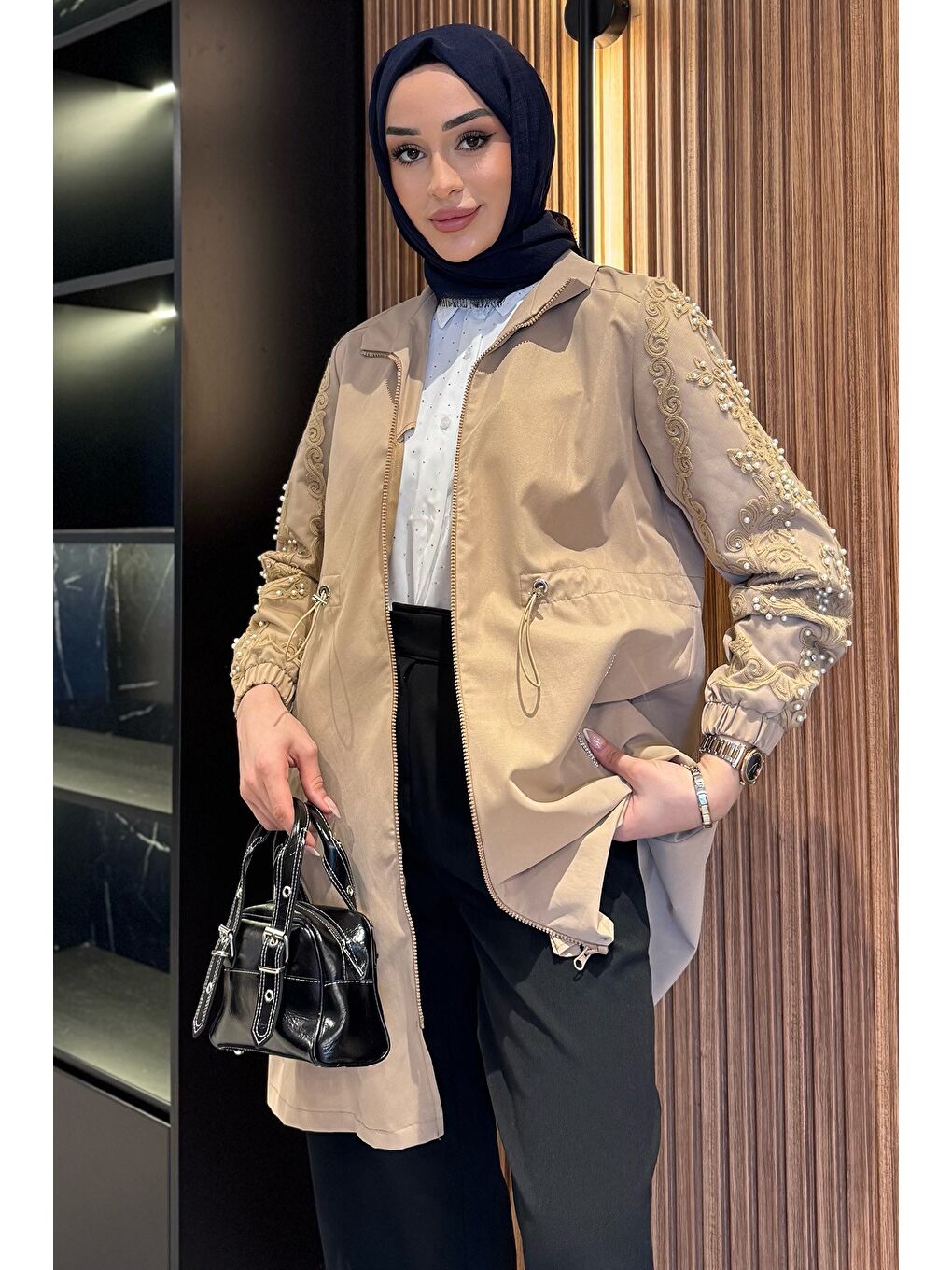 Bej Kadın İnci Ve Taş İşlemeli Bel Büzgülü Tesettür Trençkot-3