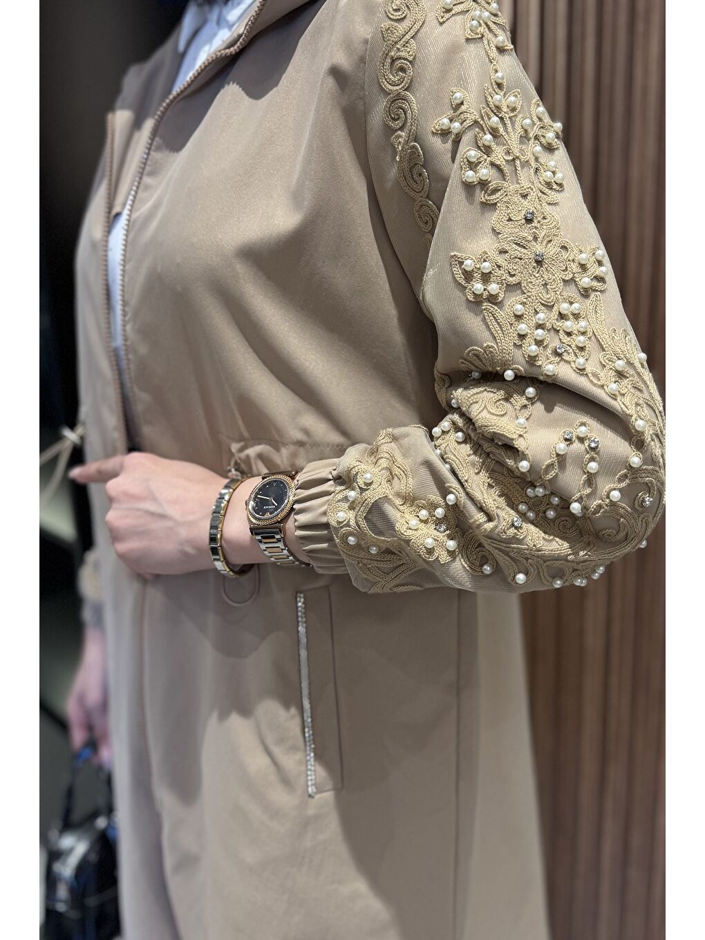 Bej Kadın İnci Ve Taş İşlemeli Bel Büzgülü Tesettür Trençkot-4