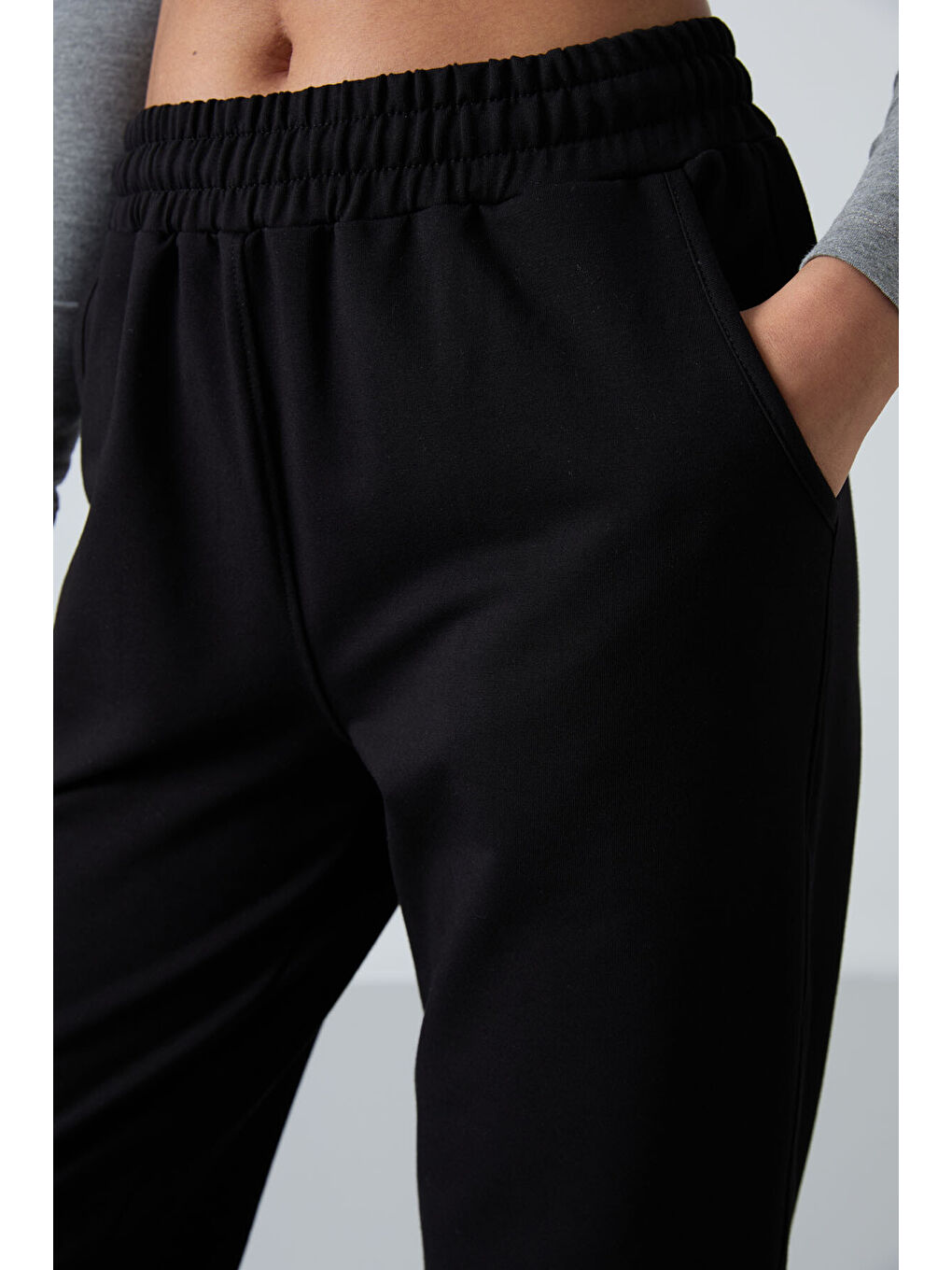 Siyah Cepli Yüksek Bel Rahat Form Lastik Paça Kadın Eşofman Alt - 94583-3