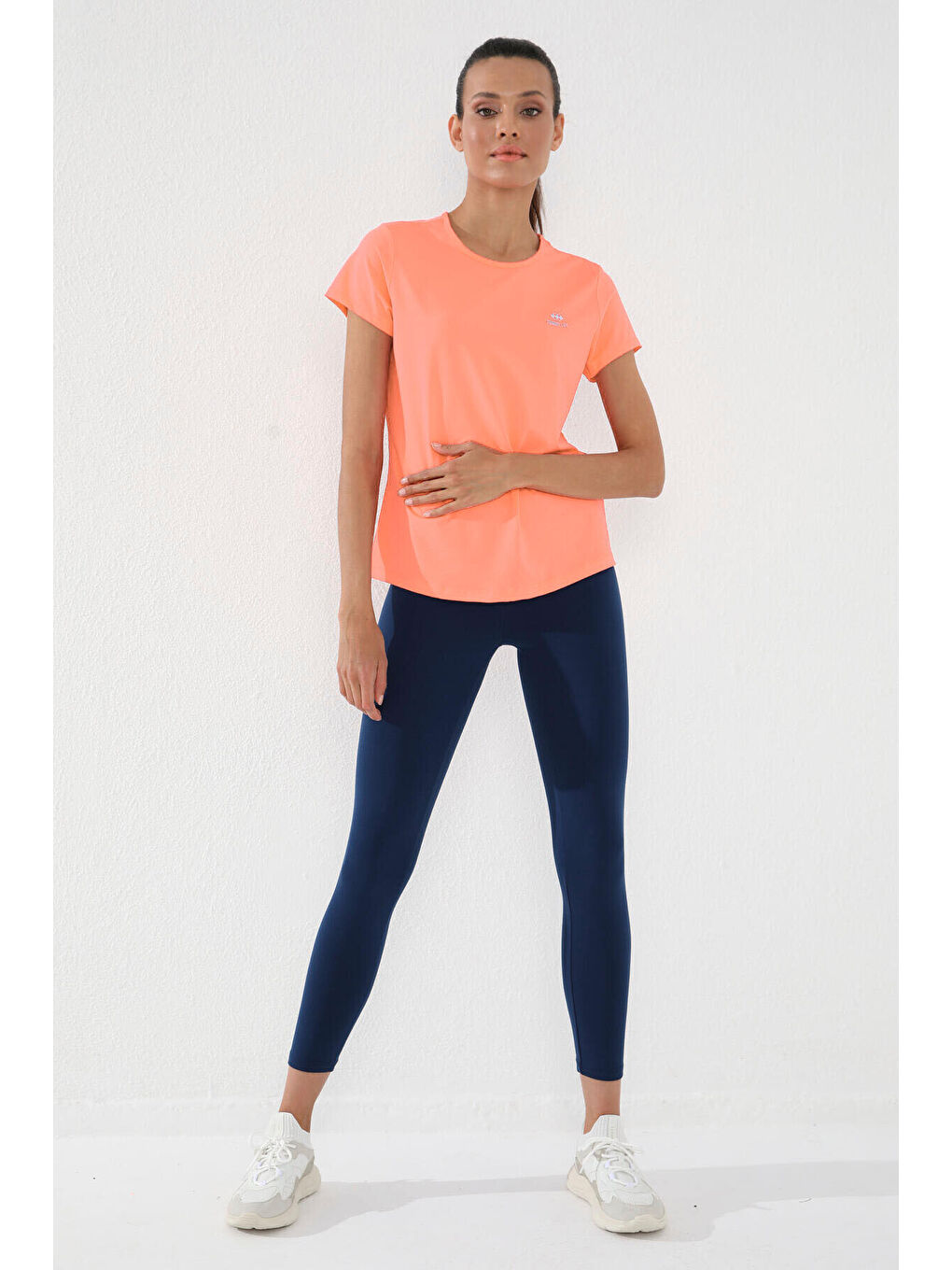 Turuncu Yavruagzı Basic Kısa Kol Standart Kalıp O Yaka Kadın Tişört - 97144