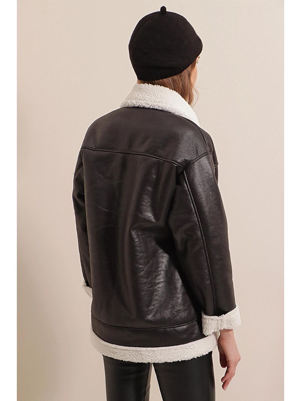 Siyah Beyaz Fermuarlı İçi Kürklü Suni Deri Mont-4