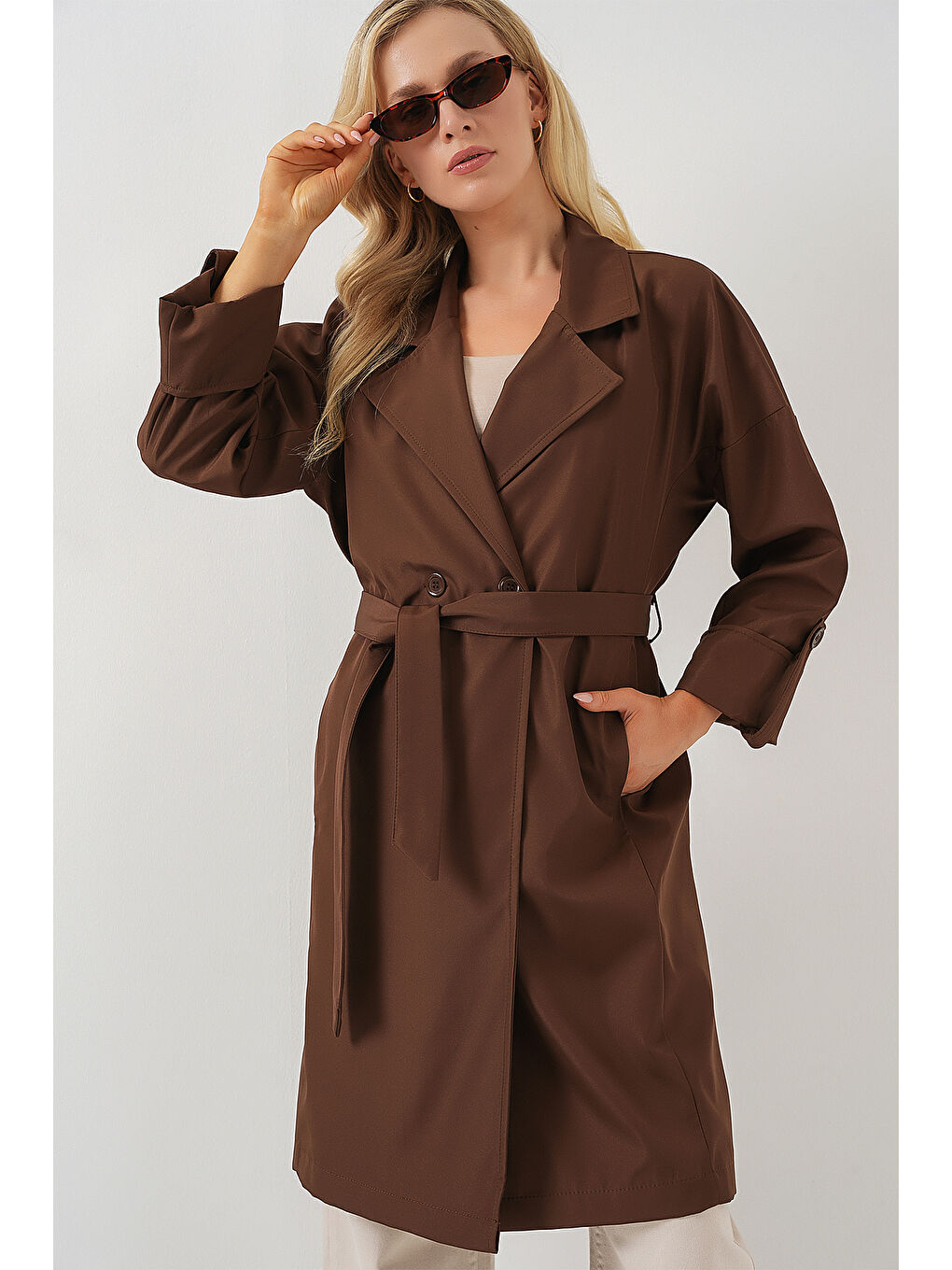 9104 Kruvaze Yaka Astarlı Trençkot - Kahverengi-2