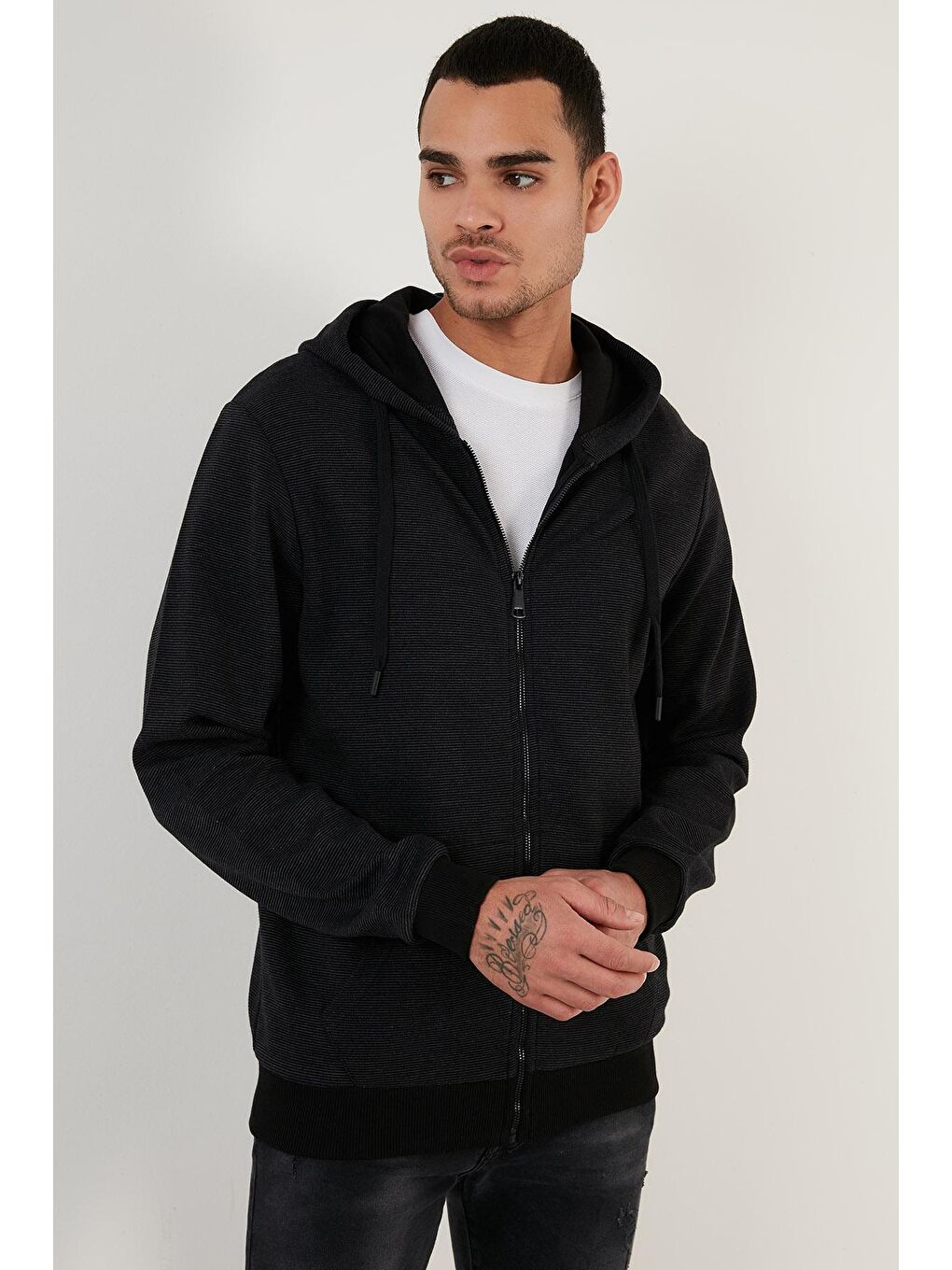 Siyah Regular Fit Kapüşonlu Cepli  Pamuklu Erkek Fermuarlı Sweatshirt Hırka 5905218-2