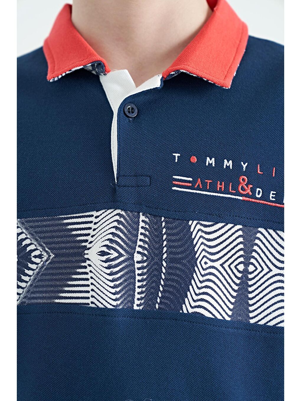 TOMMYLIFE İndigo Şerit Baskı Detaylı Pola Yaka Standart Kalıp Erkek Çocuk T-Shirt - 11162 - 1