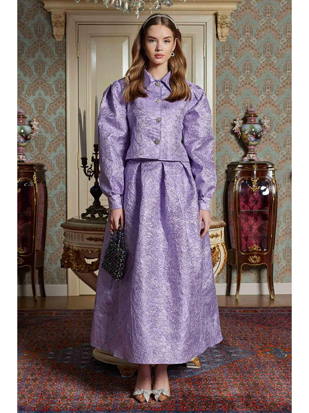 Taş Düğmeli Lila Brokar Etekli Takım