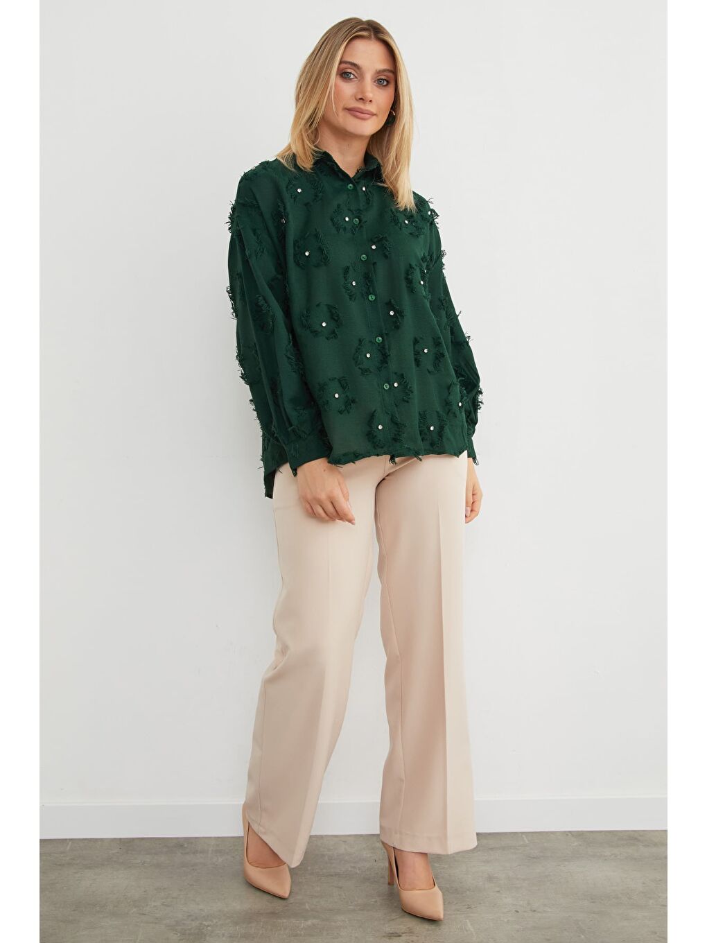 Yeşil Taş işlemeli Püsküllü Arkası Uzun Salaş Gömlek-1