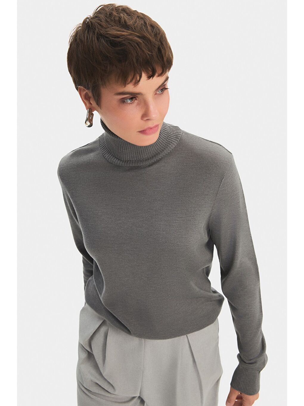 Antrasit Kadın Exclusive Balıkçı Yaka Viskon Karışımlı Triko Kazak-1