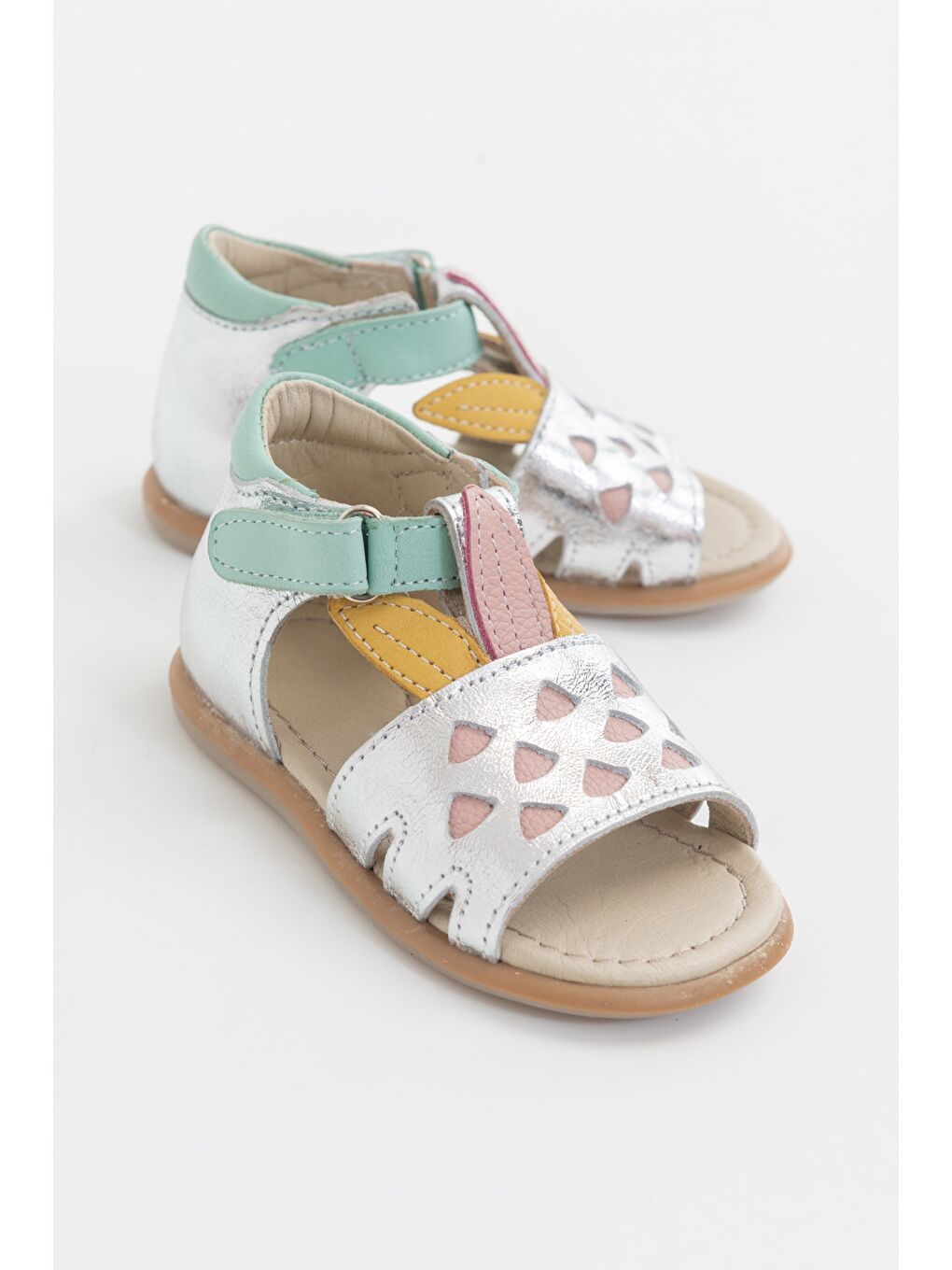 Gri Kız Çocuk Gümüş Deri Ortopedik Destekli Sandalet-1