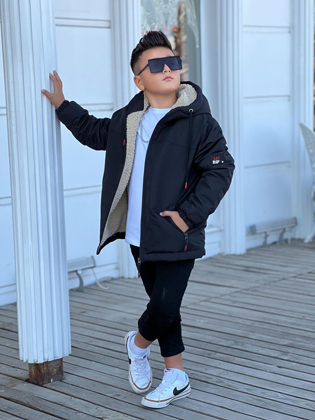 Siyah Erkek Çocuk Kapüşonlu İçi Kürklü Mont KM3050-1