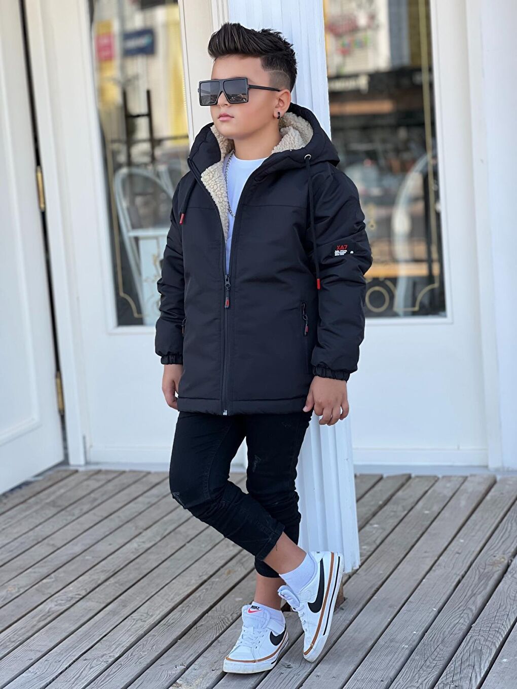 Siyah Erkek Çocuk Kapüşonlu İçi Kürklü Mont KM3050-2