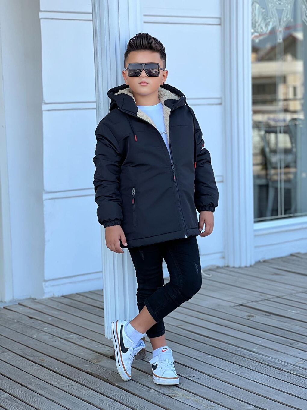 Siyah Erkek Çocuk Kapüşonlu İçi Kürklü Mont KM3050-3