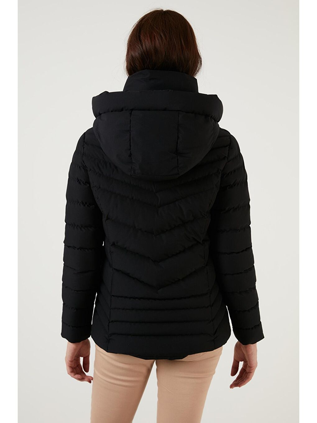 Siyah Kapüşonlu Dik Yakalı Cepli Dar Kesim Şişme Kadın Mont 6274121-4