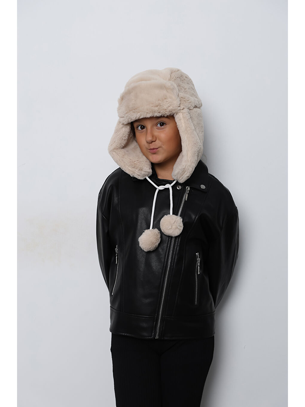 Kız Çocuk Bej Kürklü Kulaklıklı Pelüş Bere Şapka BERE1115-1