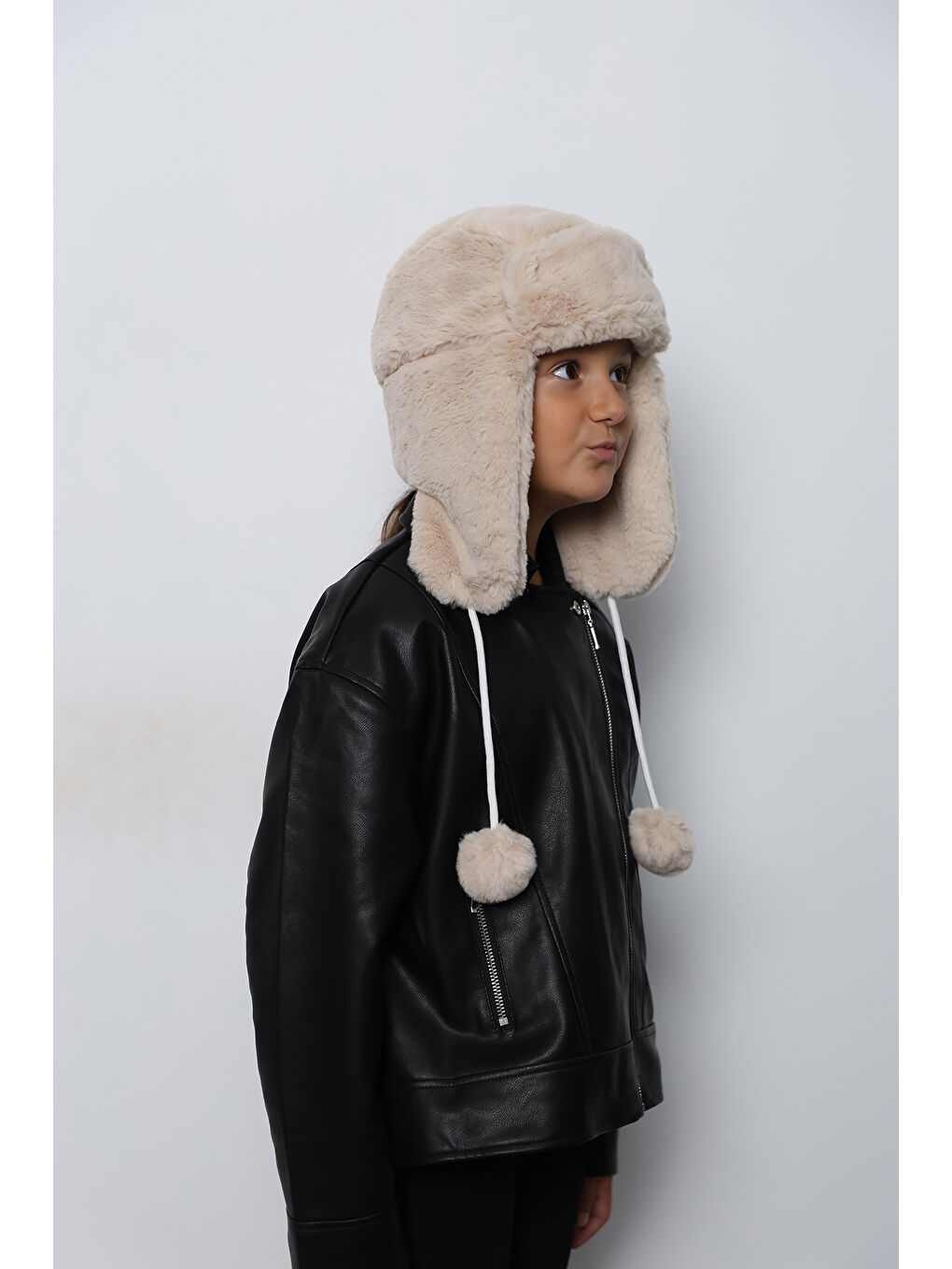 Kız Çocuk Bej Kürklü Kulaklıklı Pelüş Bere Şapka BERE1115-2