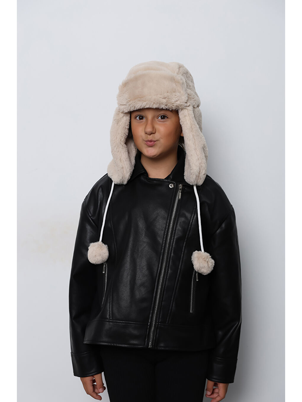 Kız Çocuk Bej Kürklü Kulaklıklı Pelüş Bere Şapka BERE1115-3