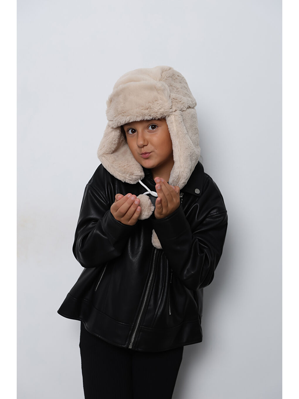 Kız Çocuk Bej Kürklü Kulaklıklı Pelüş Bere Şapka BERE1115-4