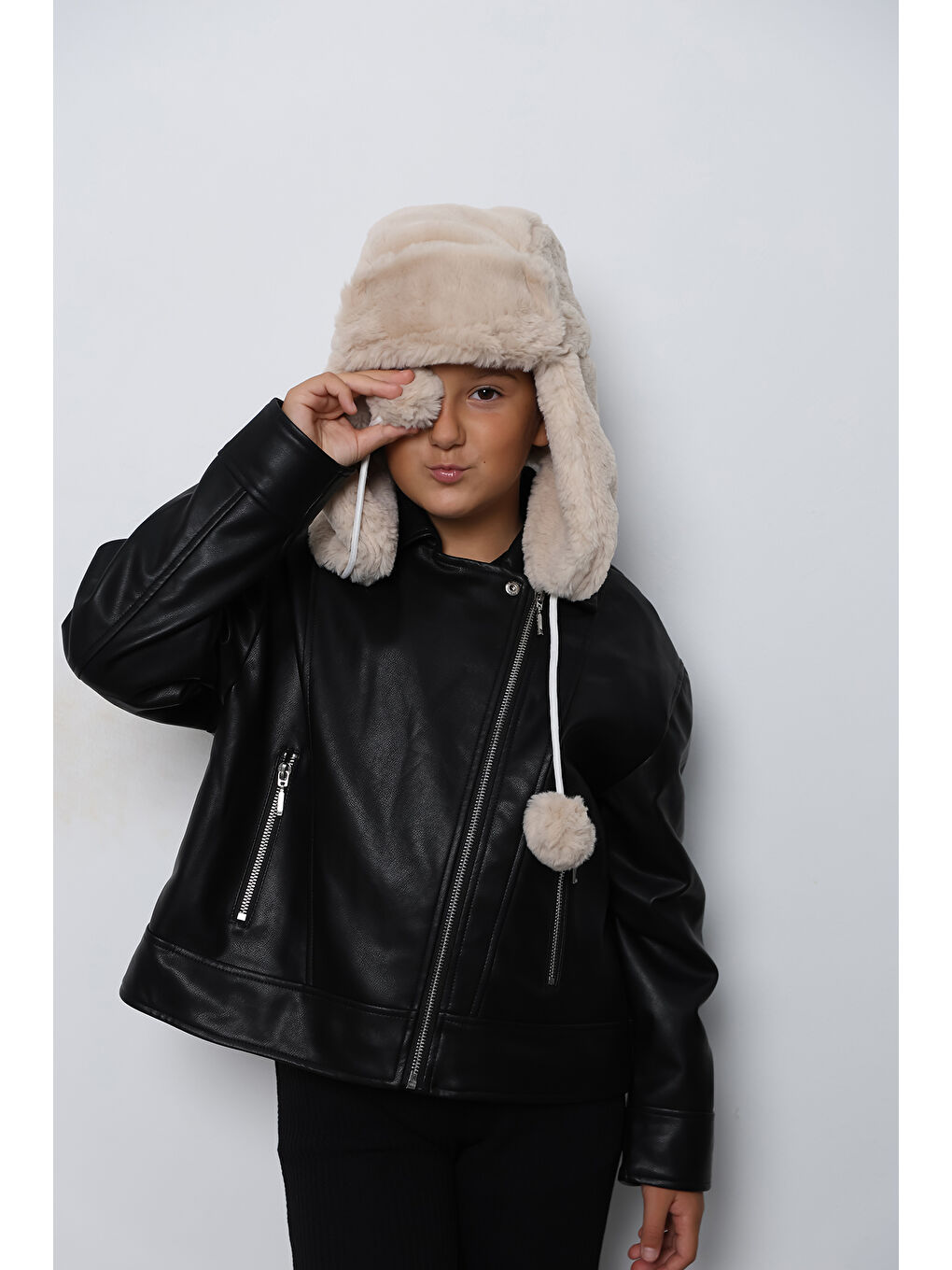 Kız Çocuk Bej Kürklü Kulaklıklı Pelüş Bere Şapka BERE1115-5