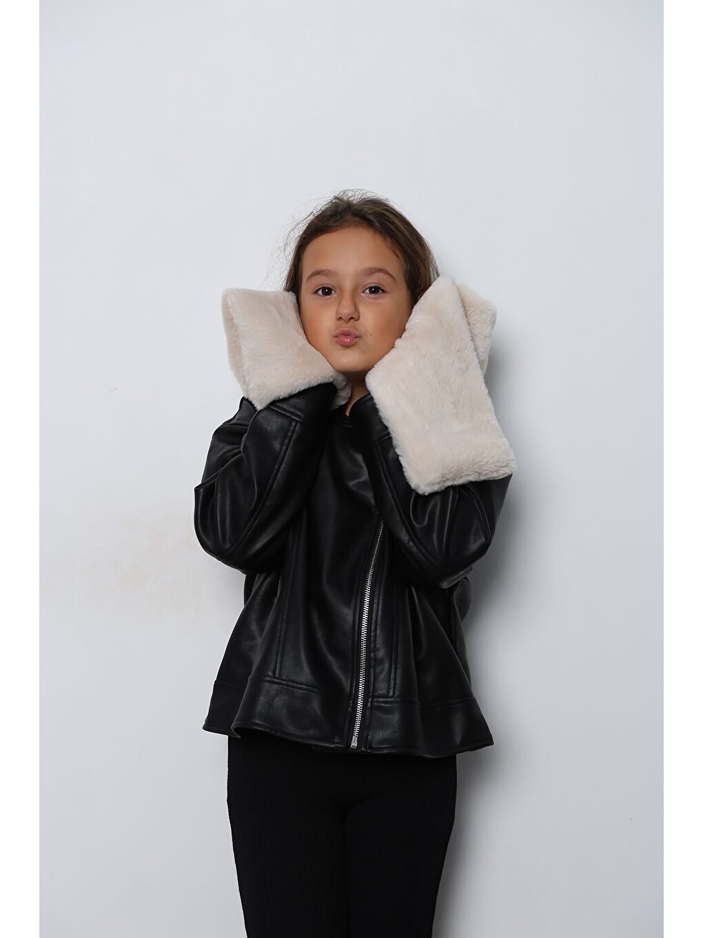 Kız Çocuk Bej Pelüş Kaşkol Boyunluk Atkı Byn001-2