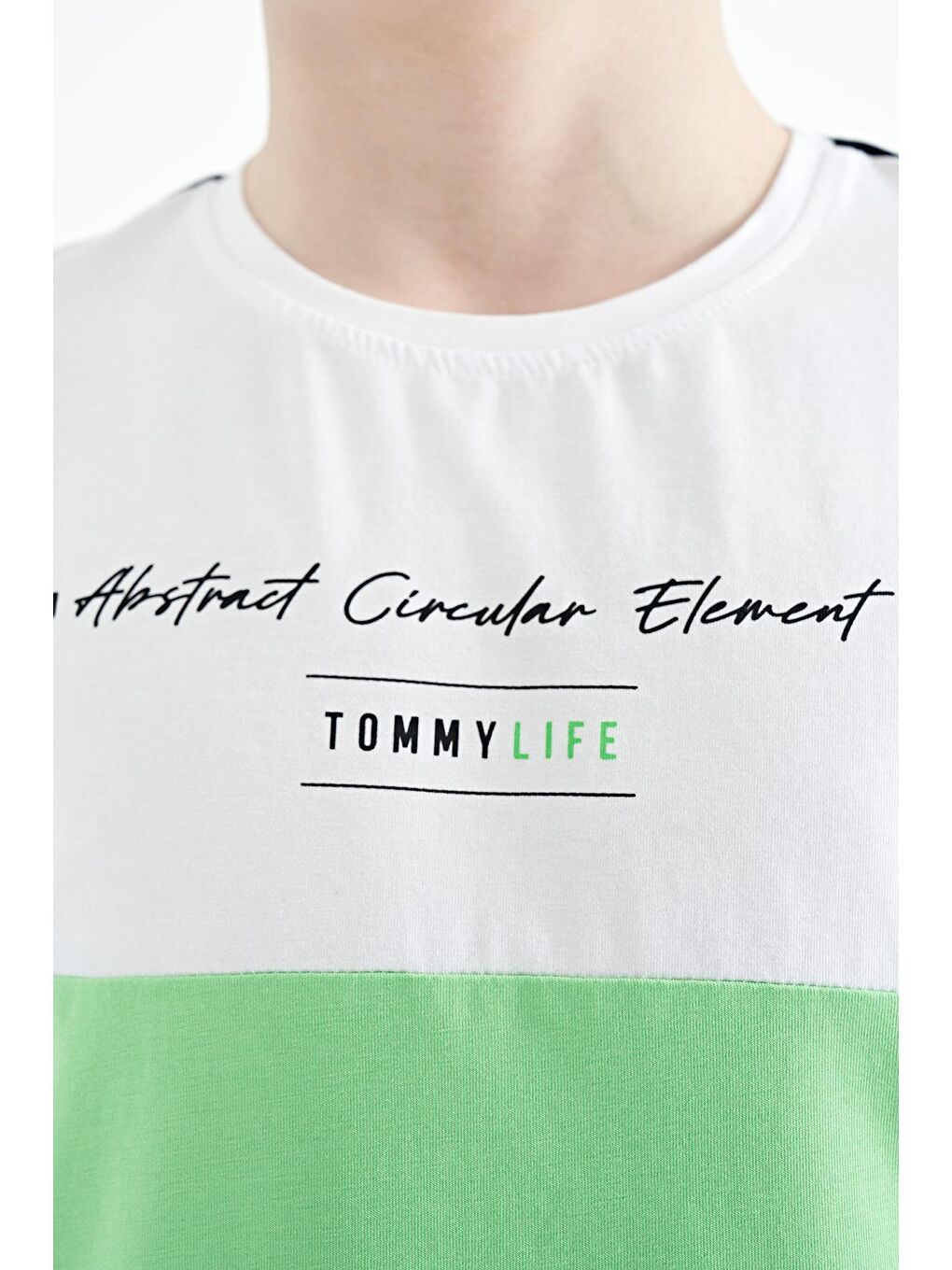 TOMMYLIFE Siyah Renk Bloklu O Yaka Baskı Detaylı Standart Kalıp Erkek Çocuk T-Shirt - 11135 - 1