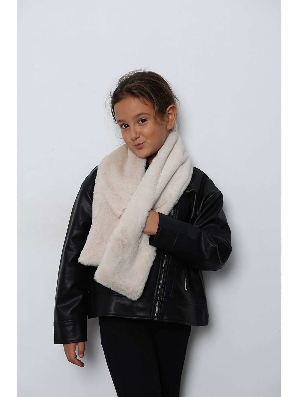 Kız Çocuk Bej Pelüş Kaşkol Boyunluk Atkı Byn001-3