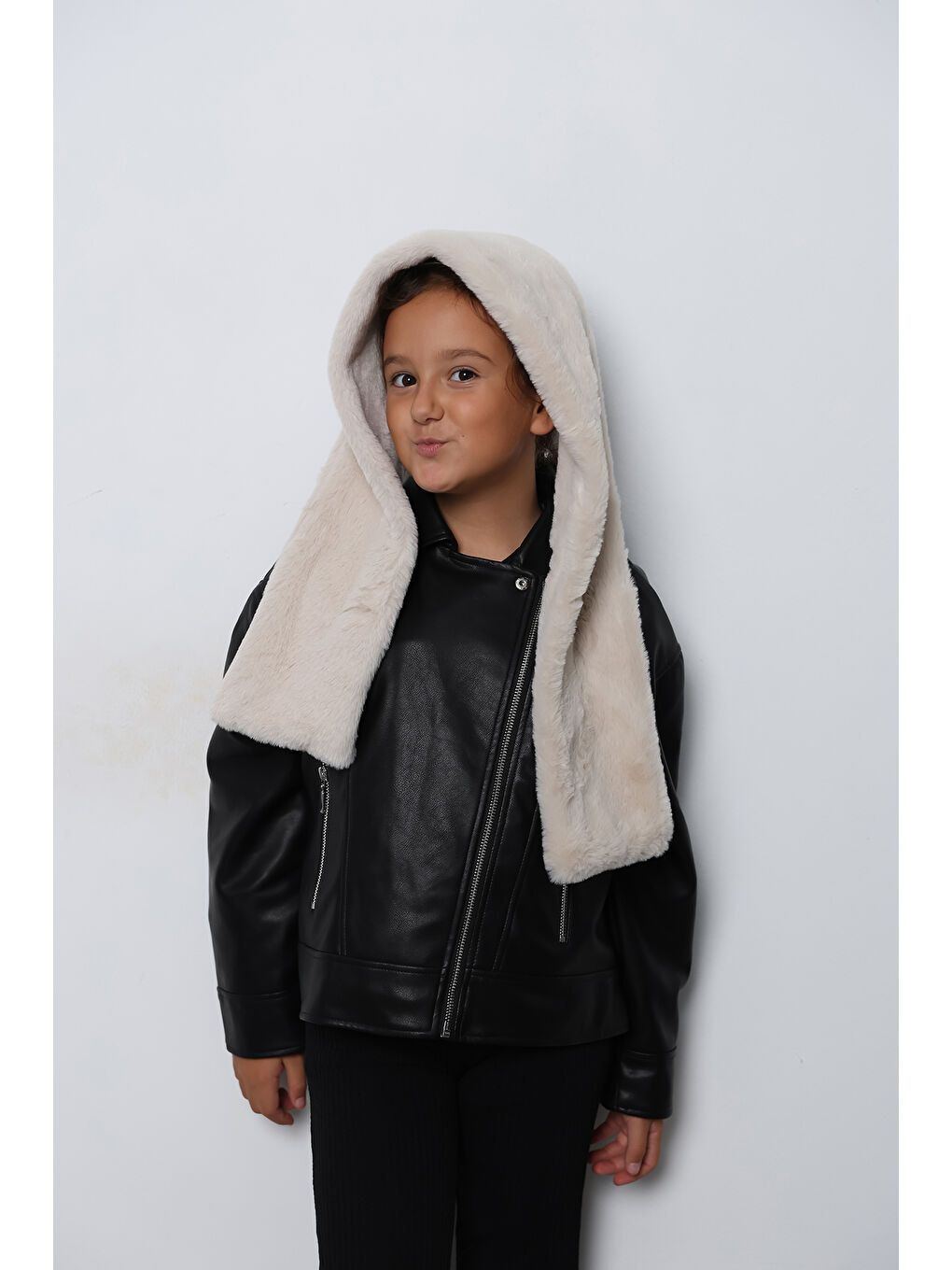 Kız Çocuk Bej Pelüş Kaşkol Boyunluk Atkı Byn001-5