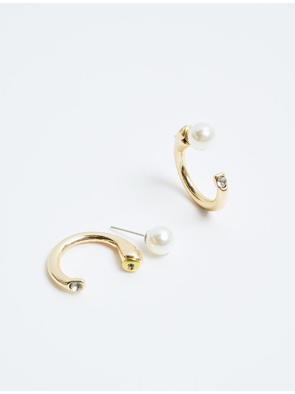 Beyaz İncili Yarım Halka Küpe